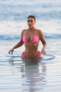 kim-kardashian-kkw-beauty-photoshoot-in-cabo-san-lucas-08-23-2020-5.jpg
