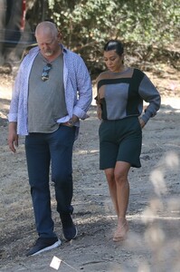 kourtney-kardashian-check-out-a-property-in-malibu-08-27-2020-5.jpg