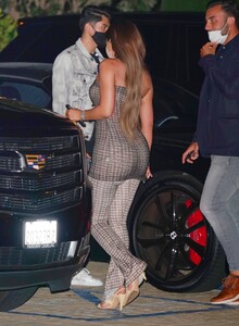 kylie-jenner-arrives-for-dinner-at-nobu-in-malibu-08-15-2020-1.jpg