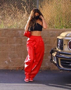 kylie-jenner-leaving-a-photoshoot-in-la-08-11-2020-0.jpg