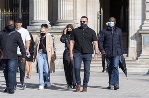 kylie-jenner-visiting-the-louvre-museum-in-paris-08-28-2020-6.jpg