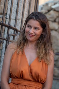 laetitia-casta-at-lumio-s-literary-encounters-in-front-of-over-a-hundred-people-in-the-village-s-new-green-theater-7.thumb.jpg.d2f66e1521714fcff926f468fc71ad64.jpg