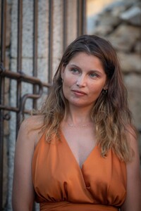 laetitia-casta-at-lumio-s-literary-encounters-in-front-of-over-a-hundred-people-in-the-village-s-new-green-theater-9.thumb.jpg.ce94c6cd88c9e0317d3eef86ef2909c6.jpg