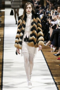 lanvin-aw17-0013-fcb8f6.thumb.jpg.a2cbf4af9172942bb1fda1bbdf3c91ef.jpg