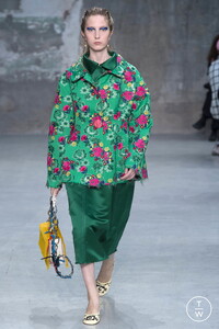 marni-ss18-0002-cca644.thumb.jpg.f86273aa2f6b175e425f2fc7f53a8ea9.jpg
