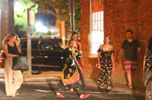 mary-kate-olsen-leaving-tutto-il-giorno-restaurant-in-the-hamptons-08-04-2020-4.jpg