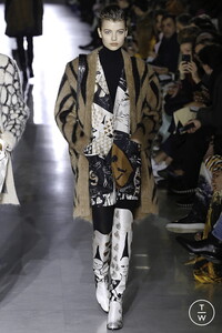 max-mara-aw19-0022-3c0de2.thumb.jpg.322cee62cb861d18f70739ab3349d5e0.jpg