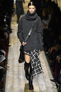 michael-kors-aw20-0023-42af96.thumb.jpg.2bb97c5b9a2c78fdcce6ef6009d6a1da.jpg