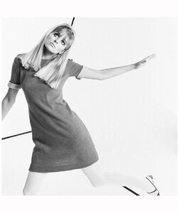 model-jill-kennington-wearing-a-short-dress-circa-1965-a-photoshoot-for-queen-magazine-duffy.thumb.jpg.8cde2409cffdff333f59b28f7cfc4354.jpg