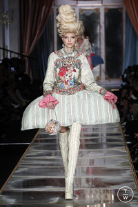 moschino-aw20-0030-918392.thumb.jpg.3c4d074d79d5b76cfa2eff6f31cdc544.jpg