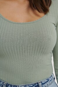 nakd_deep_round_neck_rib_top_1100-003108-0052_05g.jpg