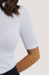 nakd_round_neck_ribbed_top_1100-002203-0001_05g.jpg