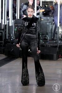 philipp-plein-women-men-fw1718-46-f9e75b.thumb.JPG.fce85b756dddcf9c29a06f6ad51e875f.JPG