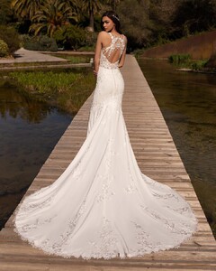 pronovias_115930716_2724623641194705_8953136903227903677_n.jpg