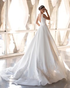 pronovias_116455539_3632563250108087_4500883066755219899_n.jpg