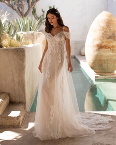 pronovias_116581813_370772580570635_8811098519345697685_n.jpg