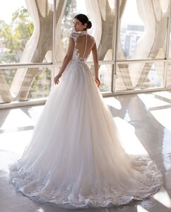 pronovias_116794683_163264418656359_2981179358609158621_n.jpg