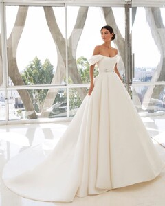 pronovias_117534511_326177555173912_3698275894082354095_n.jpg