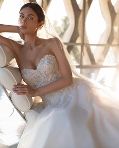 pronovias_117548414_617285782558560_474875663295194396_n.jpg