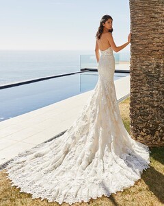 pronovias_118180021_300777817874721_8834976241916586622_n.jpg