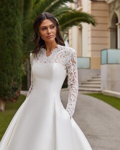 pronovias_118199427_189704282539343_4191681360943874277_n.jpg