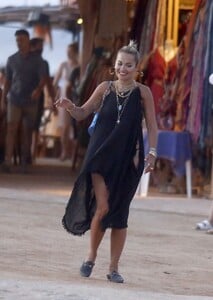 rita-ora-out-in-ibiza-08-10-2020-1.jpg