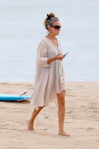 sarah-jessica-parker-beach-in-the-hamptons-08-16-2020-4.jpg