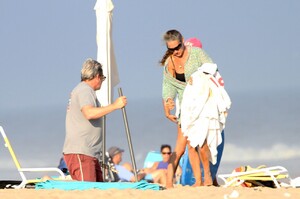 sarah-jessica-parker-with-her-husband-at-the-beach-in-the-hamptons-08-23-2020-0.jpg