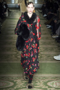 simone-rocha-aw17-0018-2353ec.thumb.jpg.dcd55a1ec592ebc4796fc1f0f3ebec97.jpg