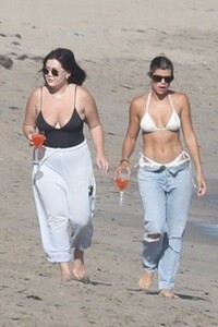 sofia-richie-beach-in-malibu-08-08-2020-10.jpg