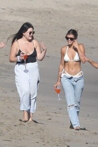 sofia-richie-beach-in-malibu-08-08-2020-11.jpg