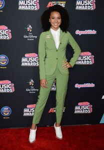 sofia-wylie-2018-radio-disney-music-awards-in-la-5.jpg