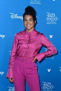 sofia-wylie-at-d23-expo-in-anaheim-08-23-2019-5.jpg
