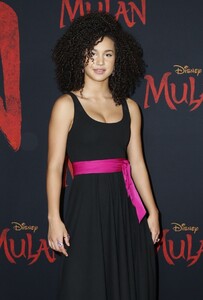 sofia-wylie-at-mulan-premiere-in-hollywood-03-09-2020-2.jpg