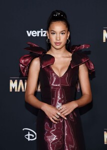 sofia-wylie-the-mandalorian-premiere-in-hollywood-9.jpg