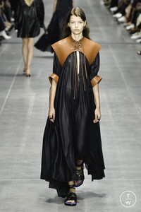 sportmax-ss20-0002-f95227.thumb.jpg.54d3945b603520da4f5e4d2146565608.jpg