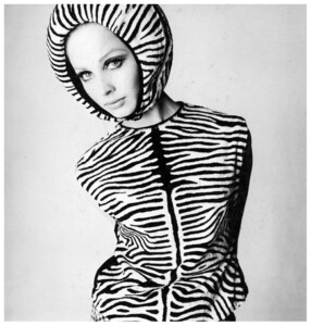 sue-murray-photo-by-david-bailey-vogue-sept-15-1965.thumb.jpg.01495e55cd65e960b81c92be44749ad6.jpg