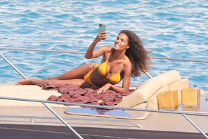 tina-kunakey-in-a-bikini-on-holiday-in-mykonos-island-08-06-2020-18.jpg