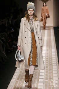 trussardi-aw17-0002-67e761.thumb.jpg.1d8ad96c3221c7ef6ee5ab8f808d02da.jpg