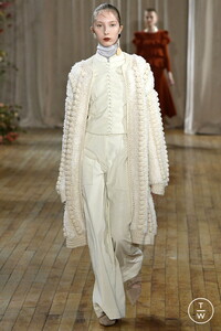 ulla-johnson-aw17-0033-314fd6.thumb.jpg.1a42f2247e8e2680b2cf76b876fc713b.jpg