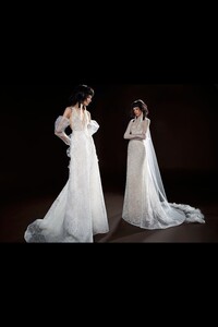 vera-wang-lightbox-2.thumb.jpg.2f4b5870ca2111c4d66d867887be1c27.jpg