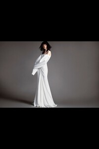 vera-wang-lightbox-3.thumb.jpg.f7355f1700239dec56bf9b8b2a14e674.jpg