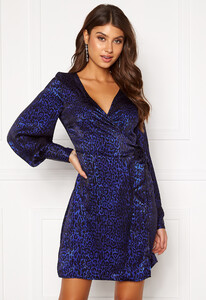vero-moda-dakota-ls-wrap-dress-blackblue-leo.thumb.jpg.46faaee7c0994ccc4601796a8ed55642.jpg