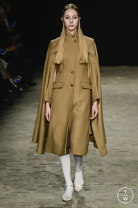veronique-branquinho-aw17-0022-7a081b.thumb.jpg.5f82081dadec340e83ef1d85b359016b.jpg
