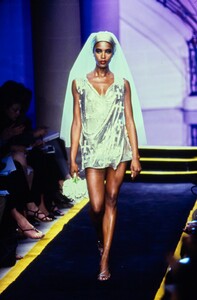 versace-hc-fw-1997.thumb.jpg.010c57f146c9b9fd9c662a2edfaf0931.jpg