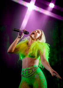 zara-larsson--the-observatory-oc-05022019_48498746337_o.jpg