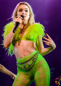 zara-larsson--the-observatory-oc-05022019_48498748057_o.jpg