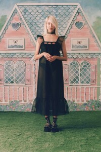 00001-ANNA-SUI-SPRING-21-RTW-Credit-Jackie-Kursel.thumb.jpg.ea2a6d83d7d69067554a8a804a3df5d8.jpg
