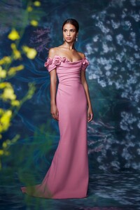 00002-Marchesa-RTW-NY-Spring-21.thumb.jpg.93445e9a40d669ea019c19e8e386be54.jpg