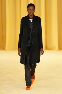 00003-Prada-RTW-Spring-21.thumb.jpg.b5424058e71eab99e1ac6f16f2d5af6e.jpg